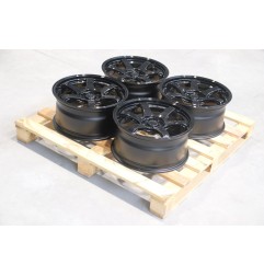 Set of SL03 18x8,5 ET38 5x114,3 Gloss Black